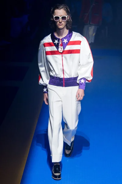 Look 18